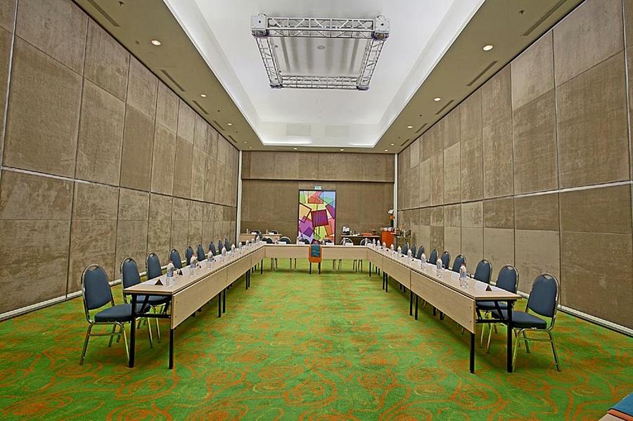 Harris Hotel And Conventions Kelapa Gading Jakarta Exterior foto