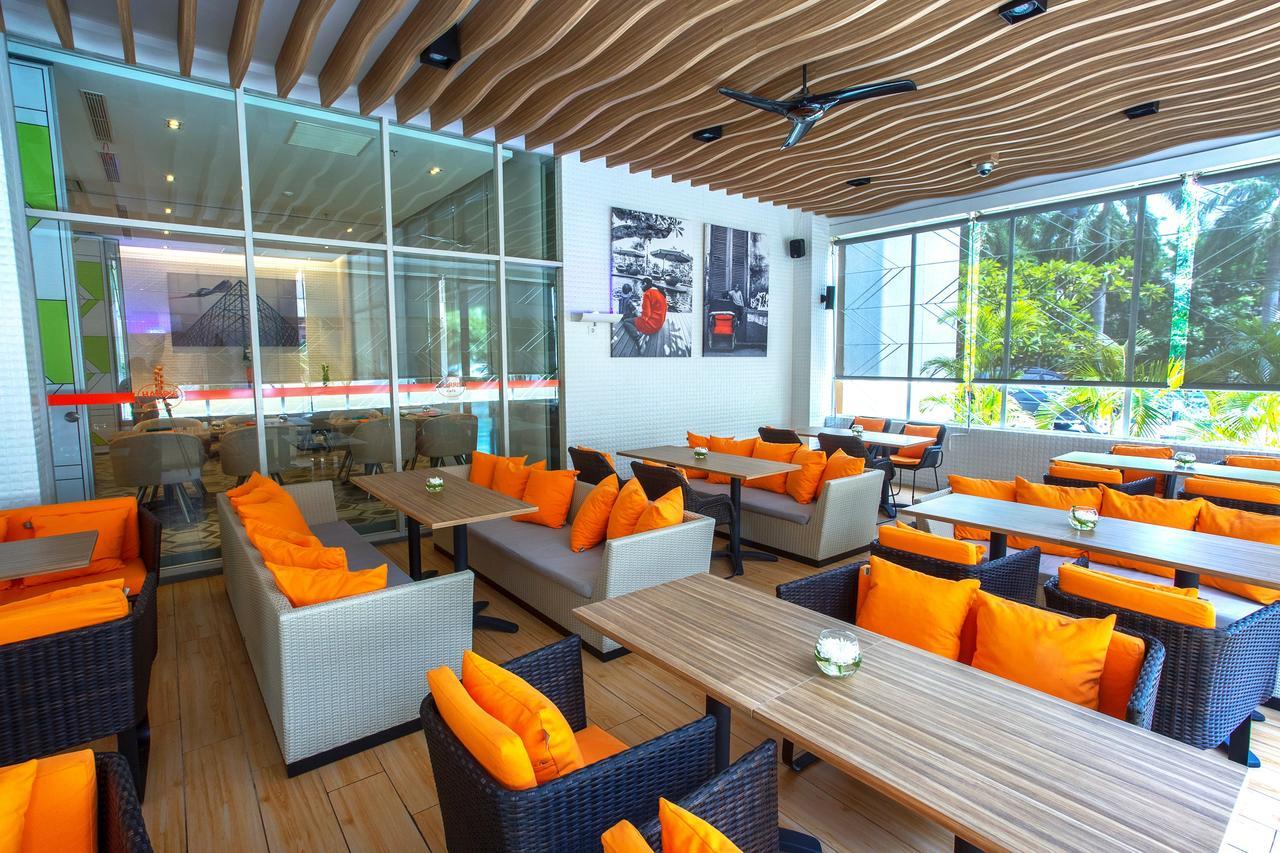 Harris Hotel And Conventions Kelapa Gading Jakarta Exterior foto
