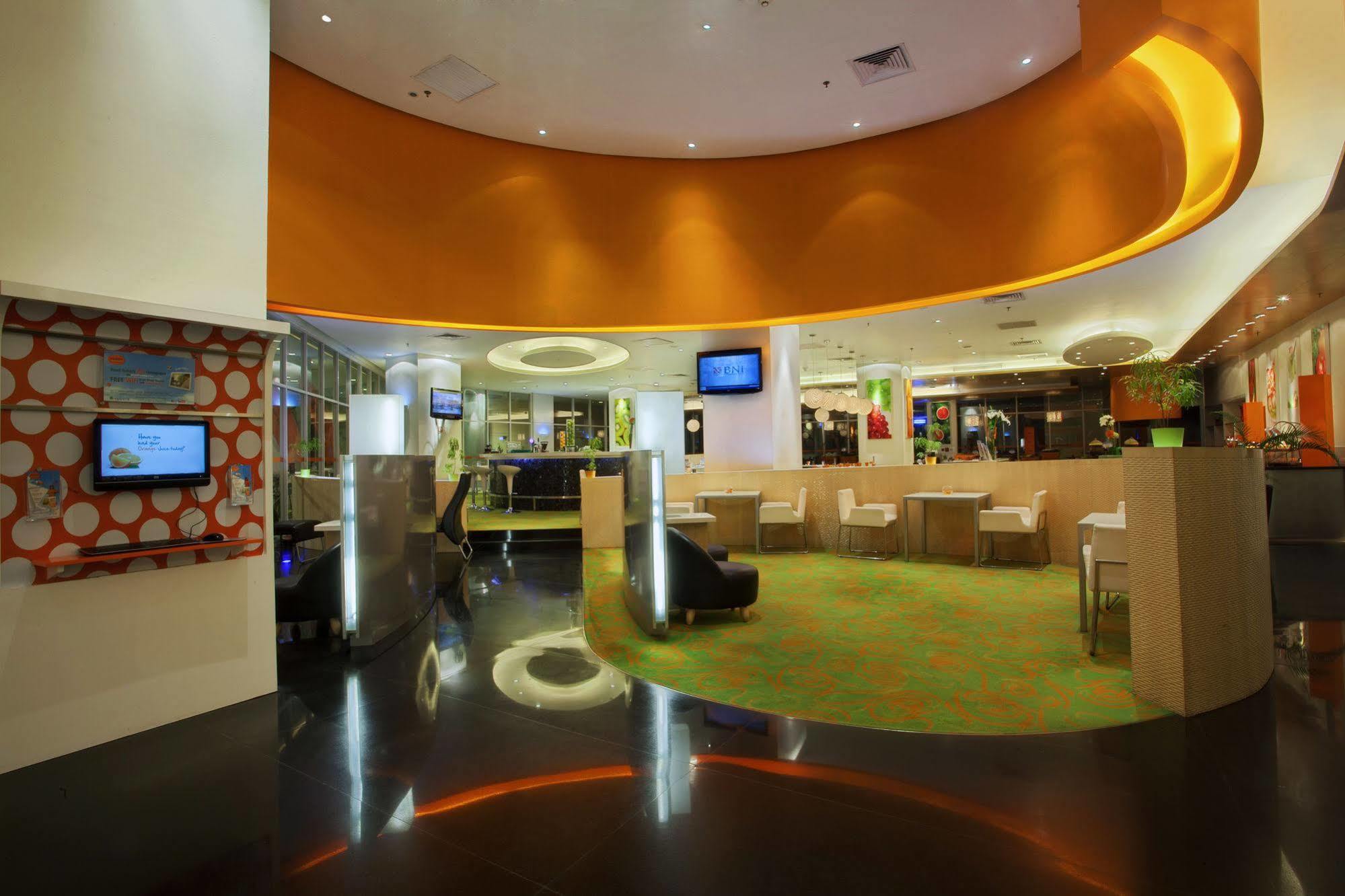 Harris Hotel And Conventions Kelapa Gading Jakarta Exterior foto