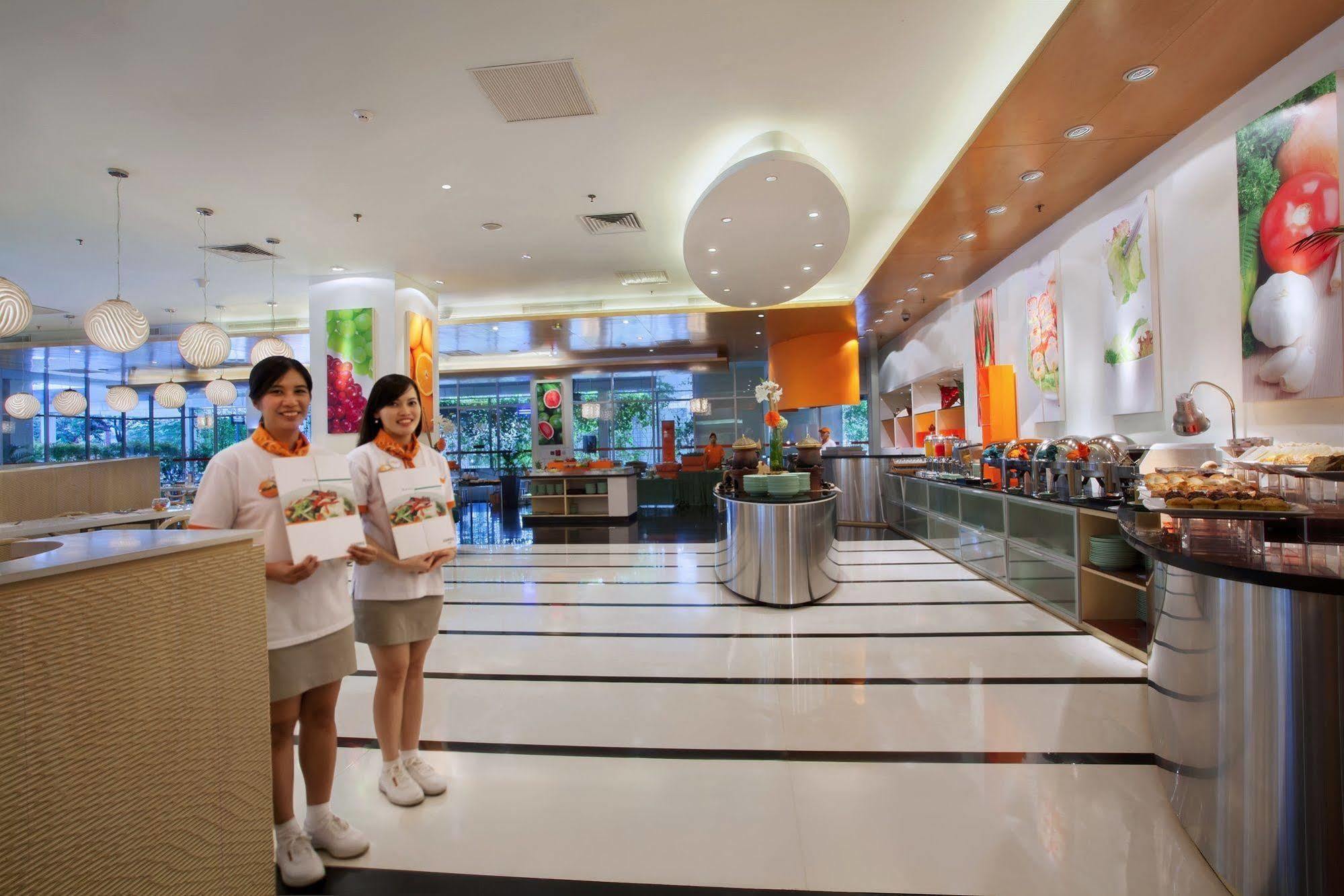 Harris Hotel And Conventions Kelapa Gading Jakarta Exterior foto