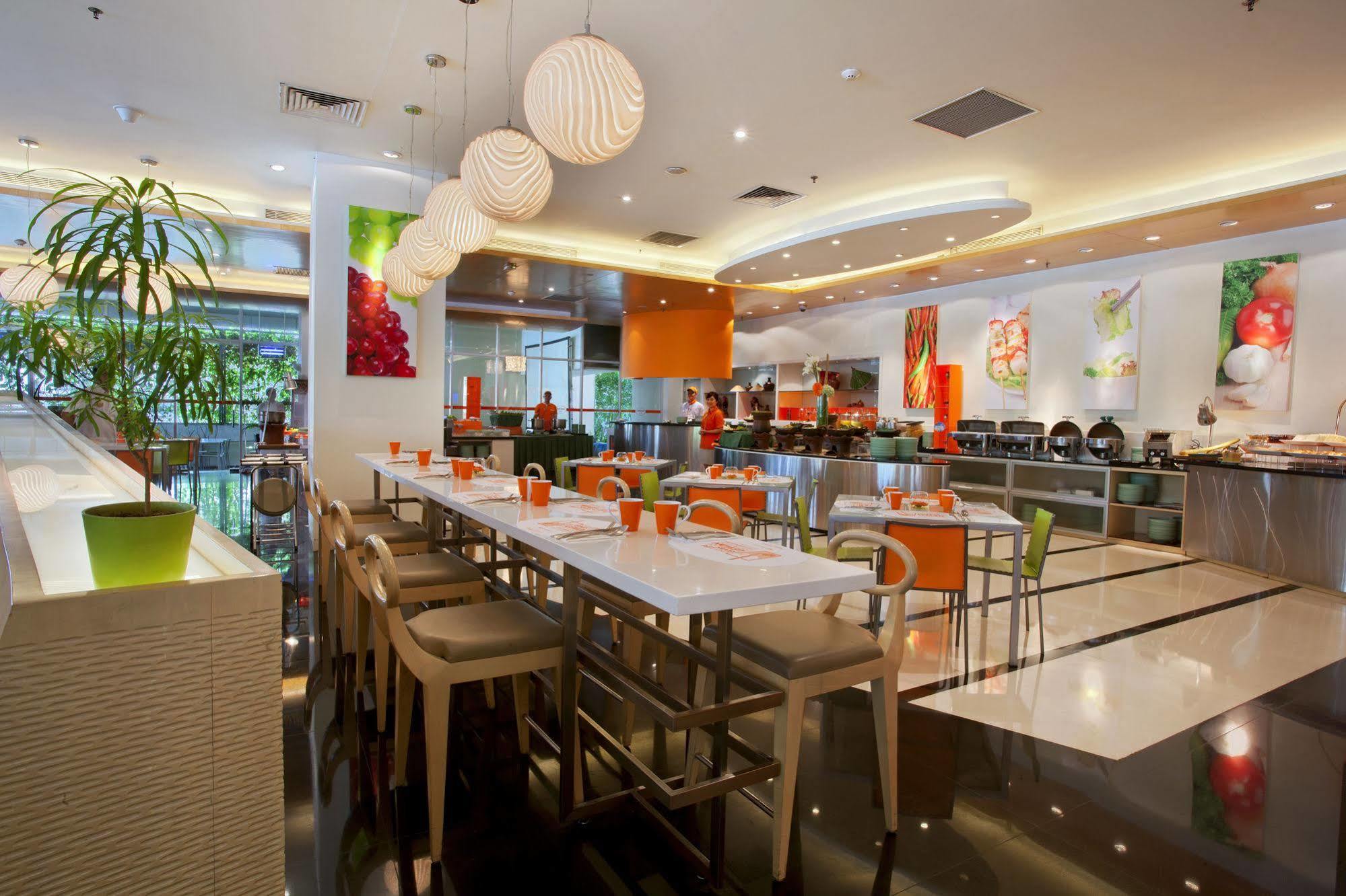 Harris Hotel And Conventions Kelapa Gading Jakarta Exterior foto